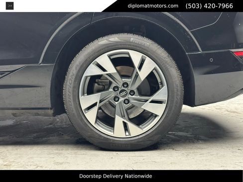 Used 2021 Audi e-tron Premium w/ Convenience Plus Package image 37