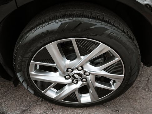 Used 2025 Cadillac Optiq Luxury 1 AWD/4WD image 9