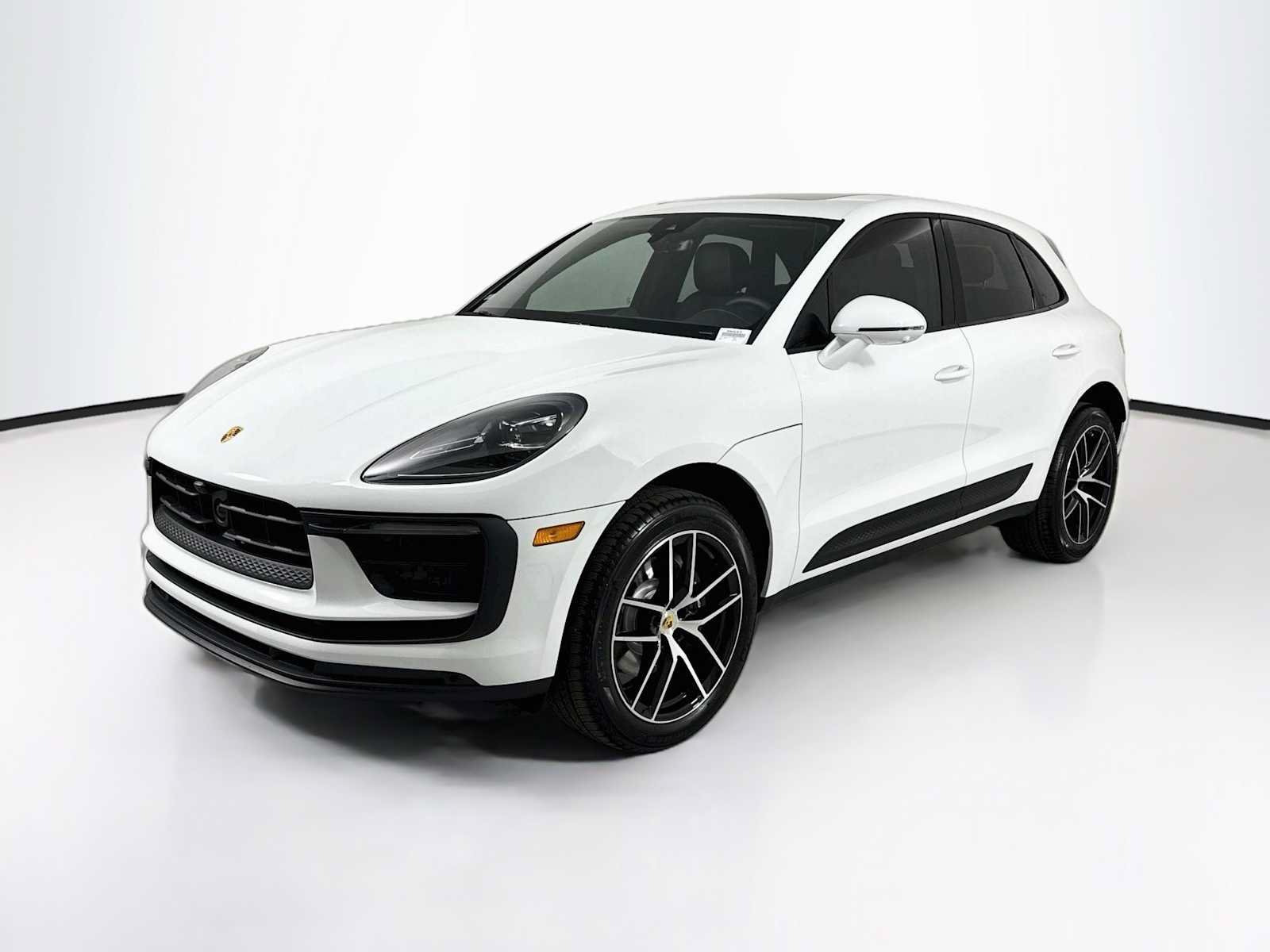 Used 2026 Porsche Macan AWD/4WD image 1