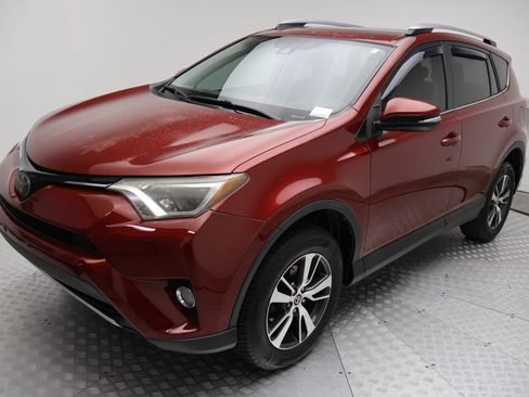 Used 2018 Toyota RAV4 XLE image 2