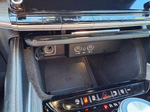 Used 2024 Jeep Wagoneer L Series II w/ Flexible Seating Group image 8