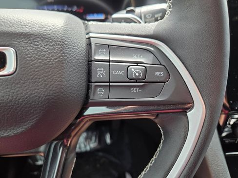 Used 2023 Jeep Grand Cherokee Altitude AWD/4WD image 29