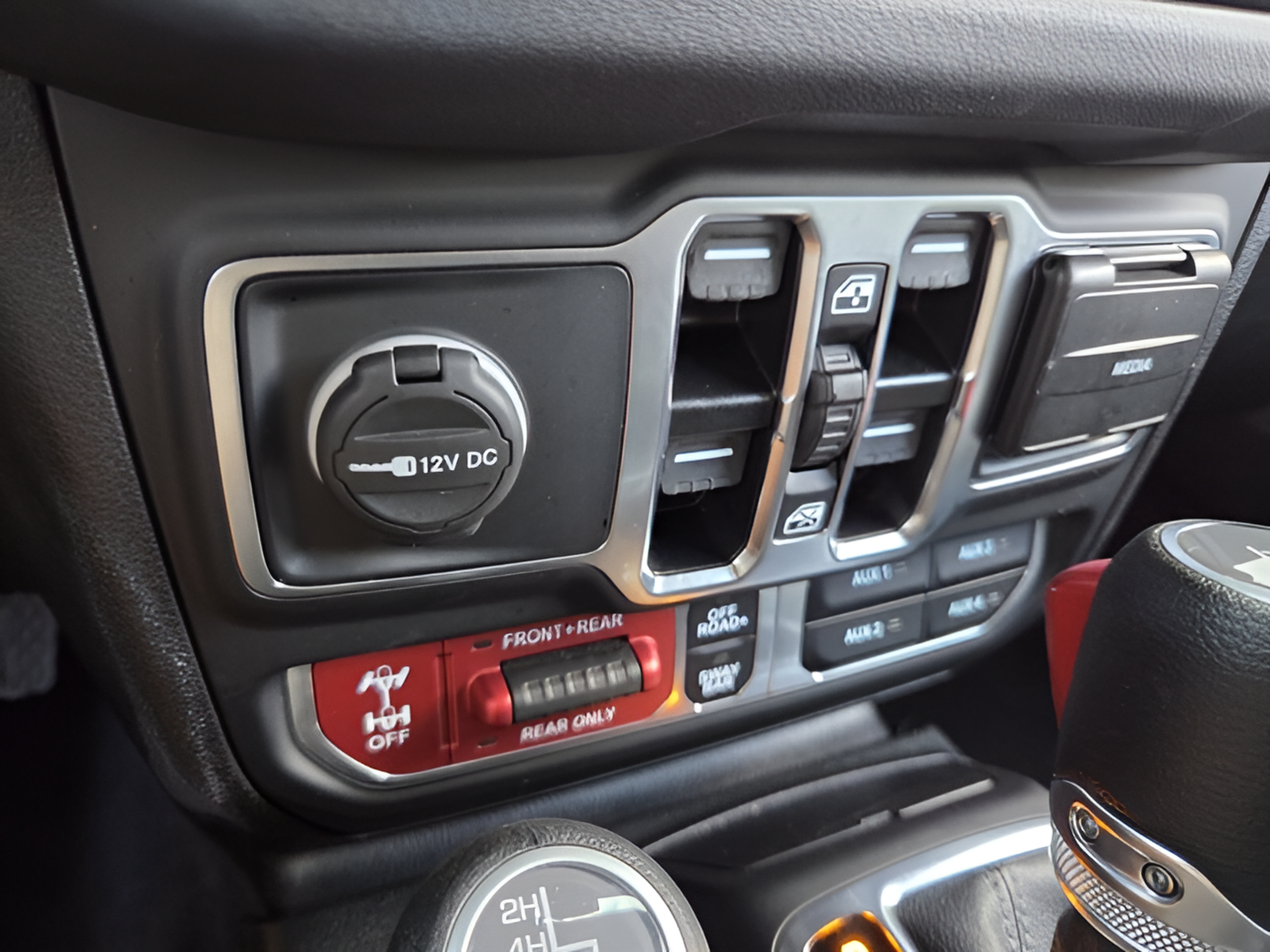 Used 2025 Jeep Wrangler Unlimited Rubicon AWD/4WD image 18