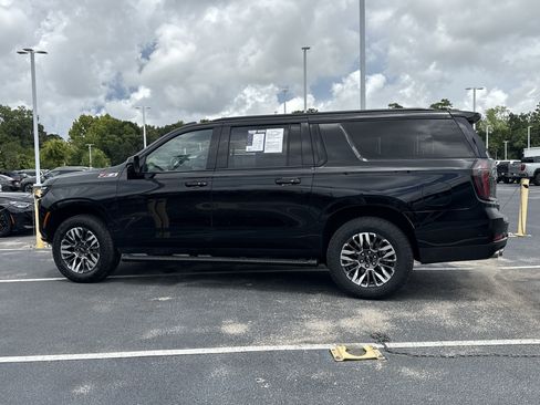 Used 2025 Chevrolet Suburban Z71 AWD/4WD image 13
