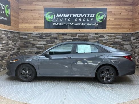 Used 2023 Hyundai Elantra SEL w/ Preferred Accessory Package FWD image 8