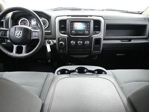 Used 2018 RAM 1500 Express AWD/4WD image 16