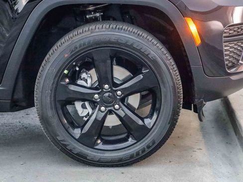 New 2025 Jeep Grand Cherokee Altitude image 11