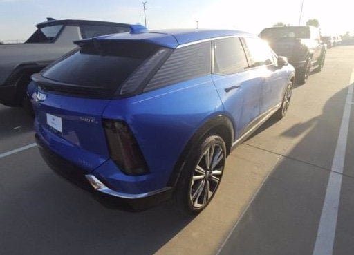 Used 2025 Cadillac Optiq Luxury 2 w/ LPO, Floor Liner Package AWD/4WD image 5