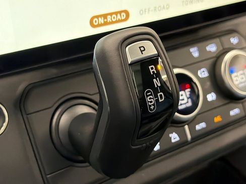 New 2026 Land Rover Range Rover SE AWD/4WD image 17