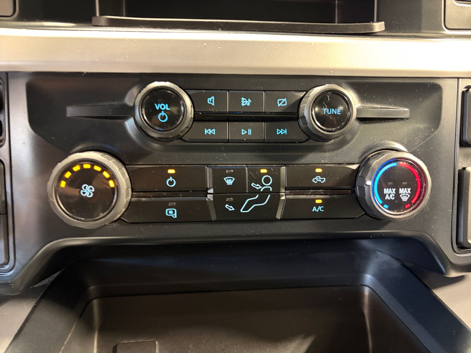 Used 2024 Ford F250 XLT w/ FX4 Off-Road Package AWD/4WD image 15