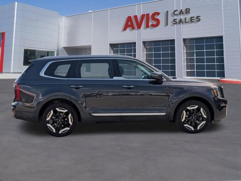 Used 2025 Kia Telluride S FWD image 5