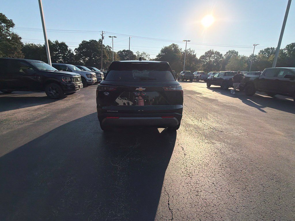 Used 2026 Chevrolet Equinox LT w/ Safety and Technology Package FWD image 4