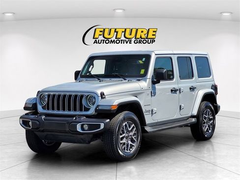 Used 2024 Jeep Wrangler Sahara image 9