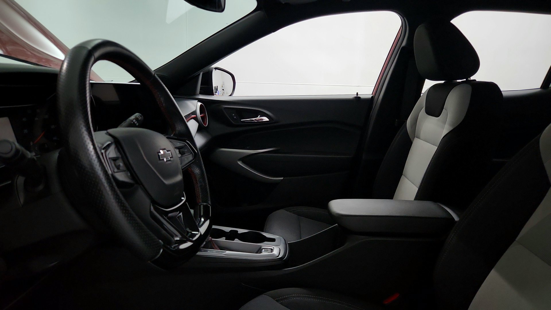Used 2024 Chevrolet Trax RS FWD image 17
