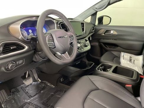 New 2026 Chrysler Voyager LX image 22