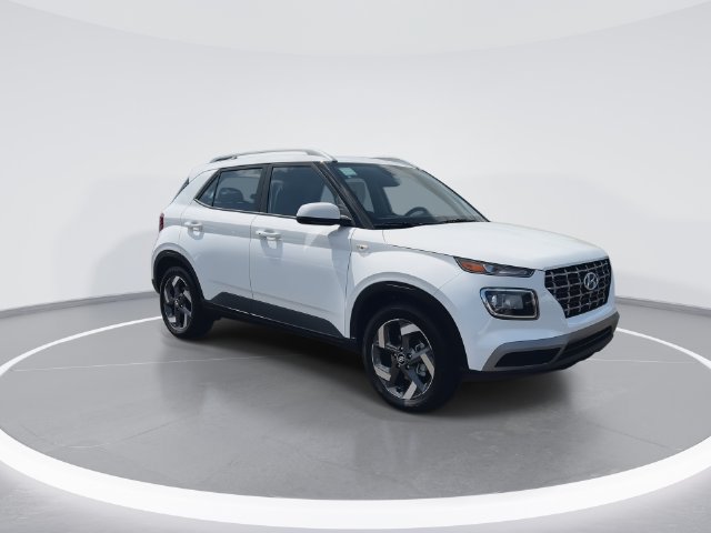 Used 2026 Hyundai Venue SEL FWD image 2