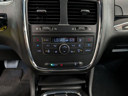 Used 2016 Dodge Grand Caravan SXT FWD image 24