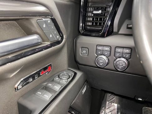 Used 2024 GMC Sierra 1500 AT4 w/ Technology Package image 8