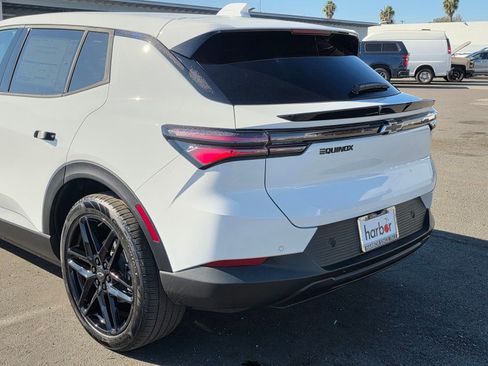 New 2026 Chevrolet Equinox EV LT w/ LPO, Blackout Package image 11