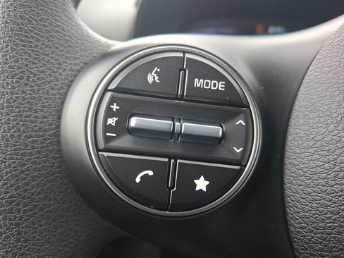 Used 2025 Kia Soul LX w/ LX Technology Package FWD image 20