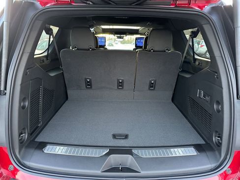 New 2026 Chevrolet Suburban Premier image 23
