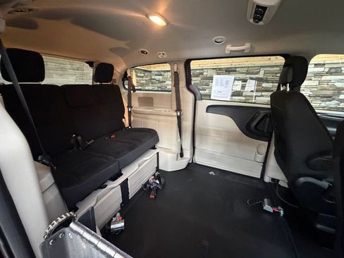Used 2019 Dodge Grand Caravan SE w/ Power Convenience Group I FWD image 32