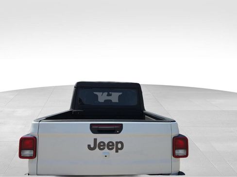 Used 2023 Jeep Gladiator Rubicon w/ Cold Weather Group AWD/4WD image 10