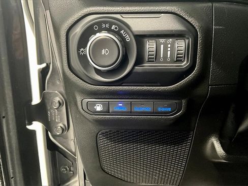 Used 2022 Jeep Wrangler Unlimited Sahara w/ Cold Weather Group image 16