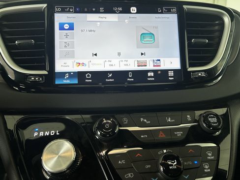 Used 2026 Chrysler Pacifica Select FWD image 15