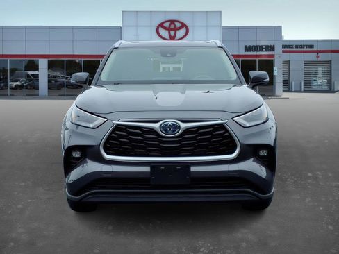 Certified 2022 Toyota Highlander XLE image 2