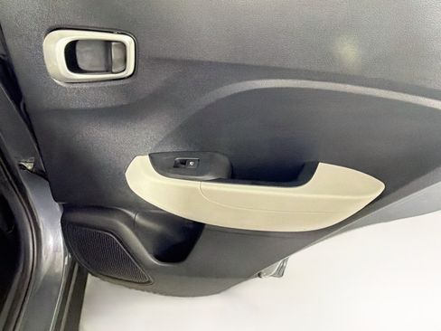 Used 2025 Hyundai Venue SEL FWD image 28