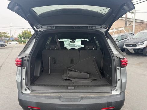 Used 2023 Chevrolet Traverse LT FWD image 3