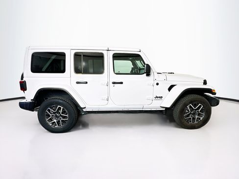 Used 2025 Jeep Wrangler Unlimited Sahara AWD/4WD image 10