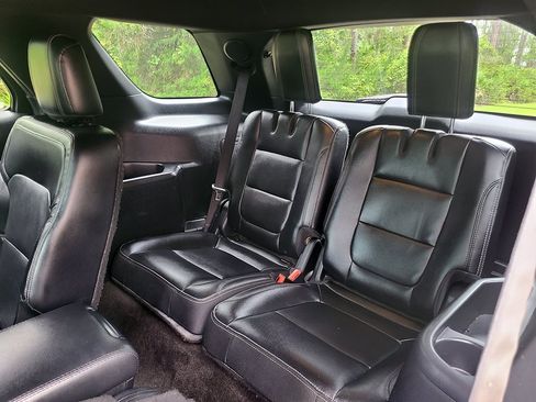 Used 2016 Ford Explorer Limited w/ Equipment Group 301A FWD image 21