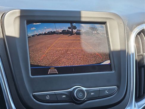 Used 2020 Chevrolet Equinox LT FWD image 16