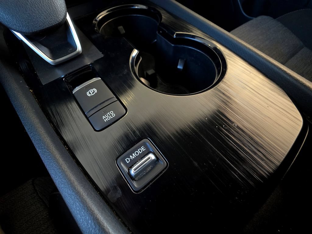 Used 2023 Nissan Rogue SV FWD image 39