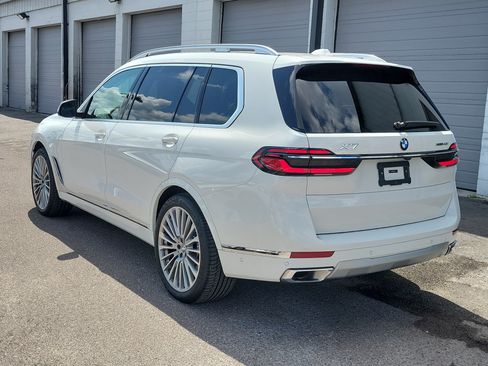 Used 2024 BMW X7 xDrive40i w/ Premium Package AWD/4WD image 4