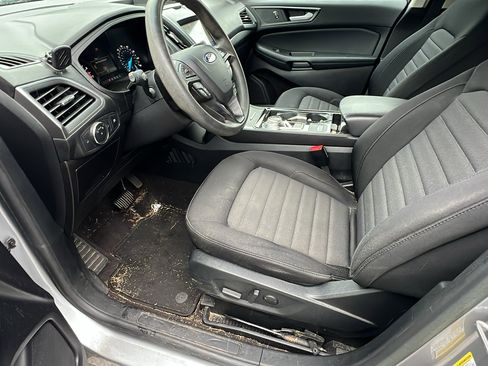 Used 2020 Ford Edge SE image 16