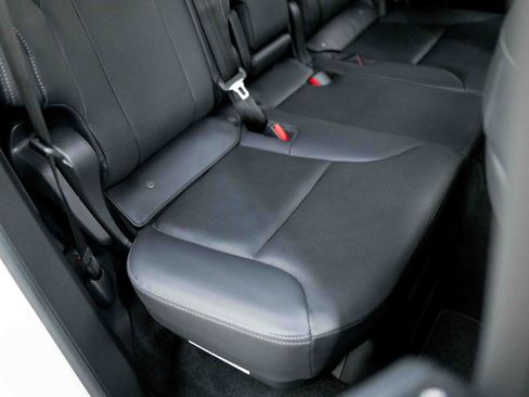 Used 2024 Lexus LX 600 4WD w/ Appearance Package image 56