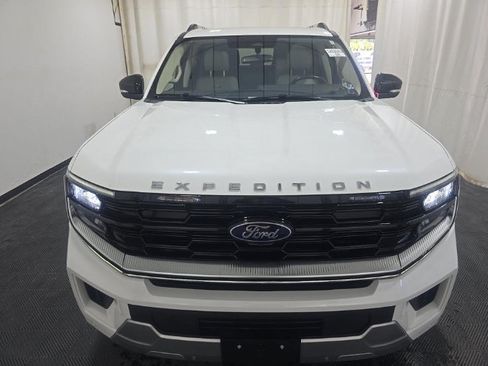 Certified 2025 Ford Expedition Max Platinum AWD/4WD image 4