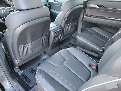 Used 2024 Hyundai Palisade Limited FWD image 7