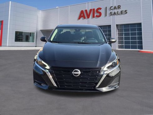 Used 2025 Nissan Altima 2.5 SV FWD image 2