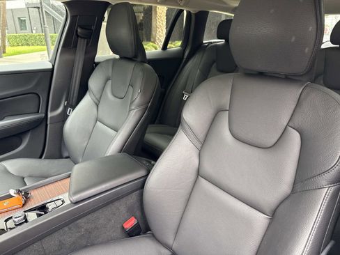 Used 2023 Volvo V60 B5 Cross Country Plus image 19