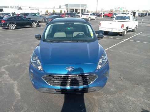 Used 2022 Ford Escape SE w/ SE Sport Appearance Package image 2