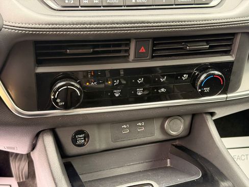 Used 2024 Nissan Rogue S FWD image 20