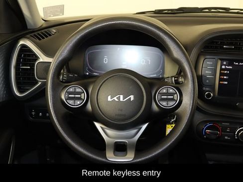 Used 2023 Kia Soul LX FWD image 7