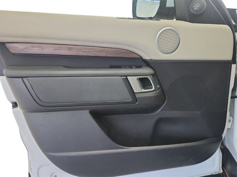 Used 2017 Land Rover Discovery HSE image 22