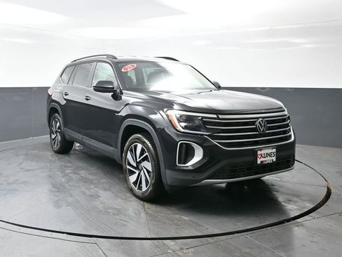 Used 2025 Volkswagen Atlas SE AWD/4WD image 3