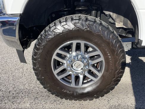 Used 2019 Ford F250 Lariat image 10