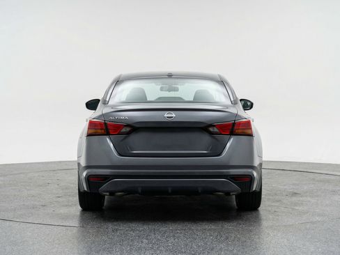 Used 2025 Nissan Altima 2.5 SV FWD image 7